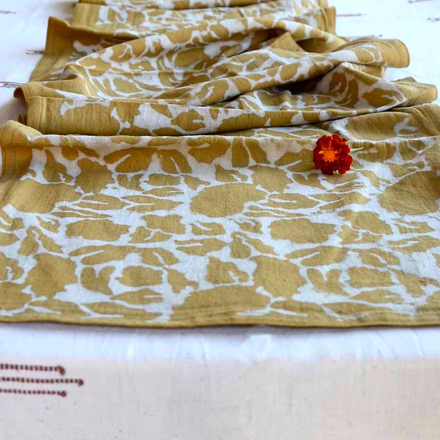 Yan Table Runner
