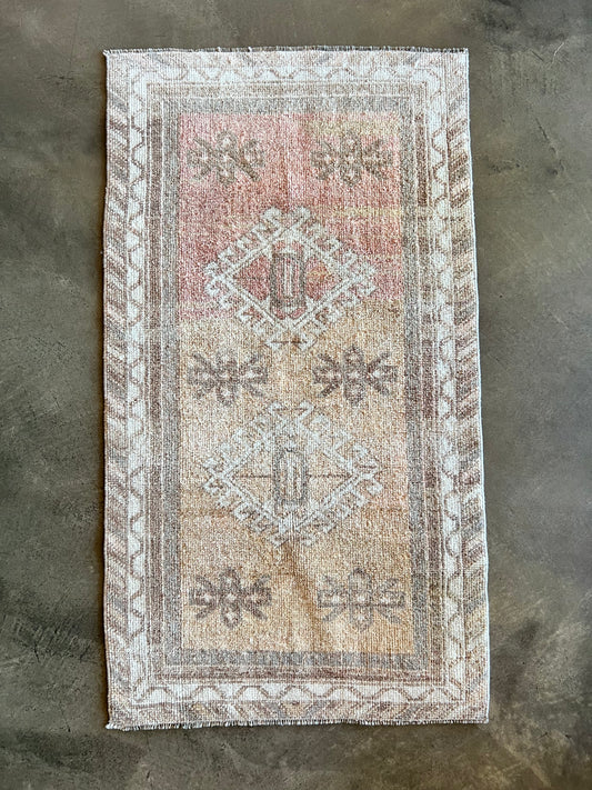 Vintage Turkish Rug VR823 - 2'6"x4'