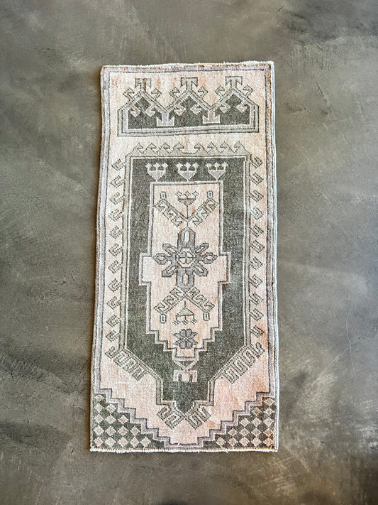 Vintage Turkish Rug VR984 - 1'10"x3'10"