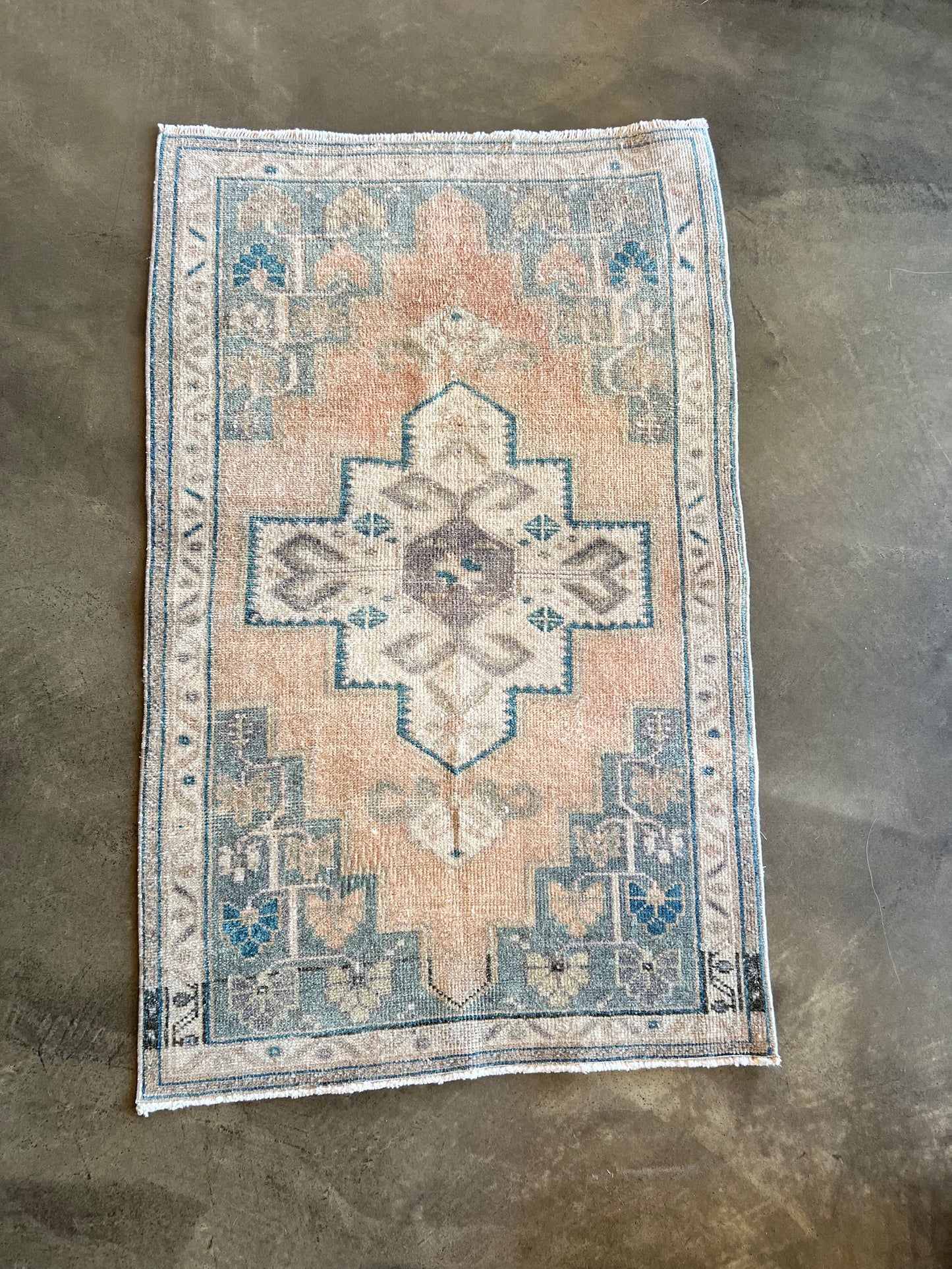 Vintage Turkish Rug VR814 - 2'6"x4'