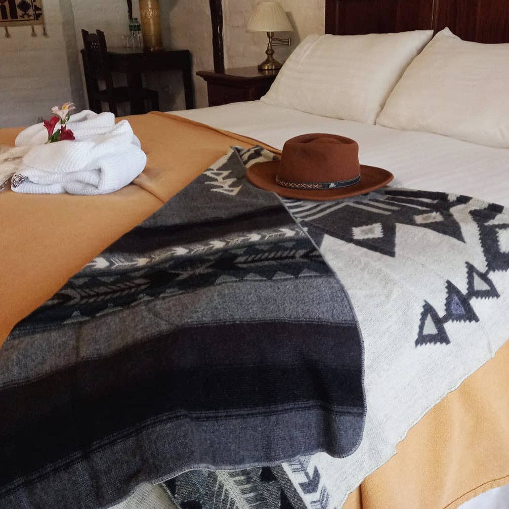 Inca Alpaca Blend Traveler Blanket - Grey