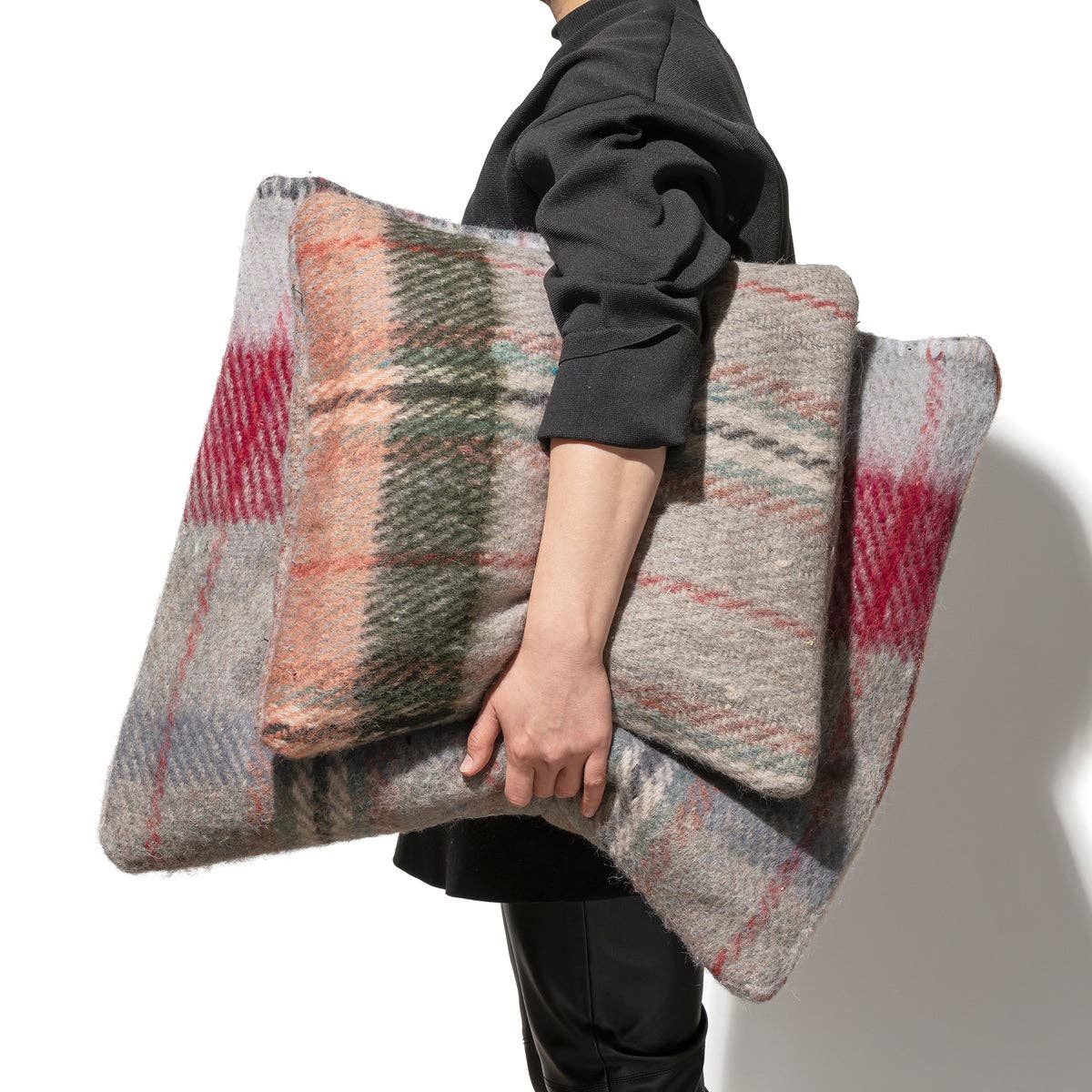 RECYCLED WOOL MIX Pillow 60 x 60 / Assorted Color