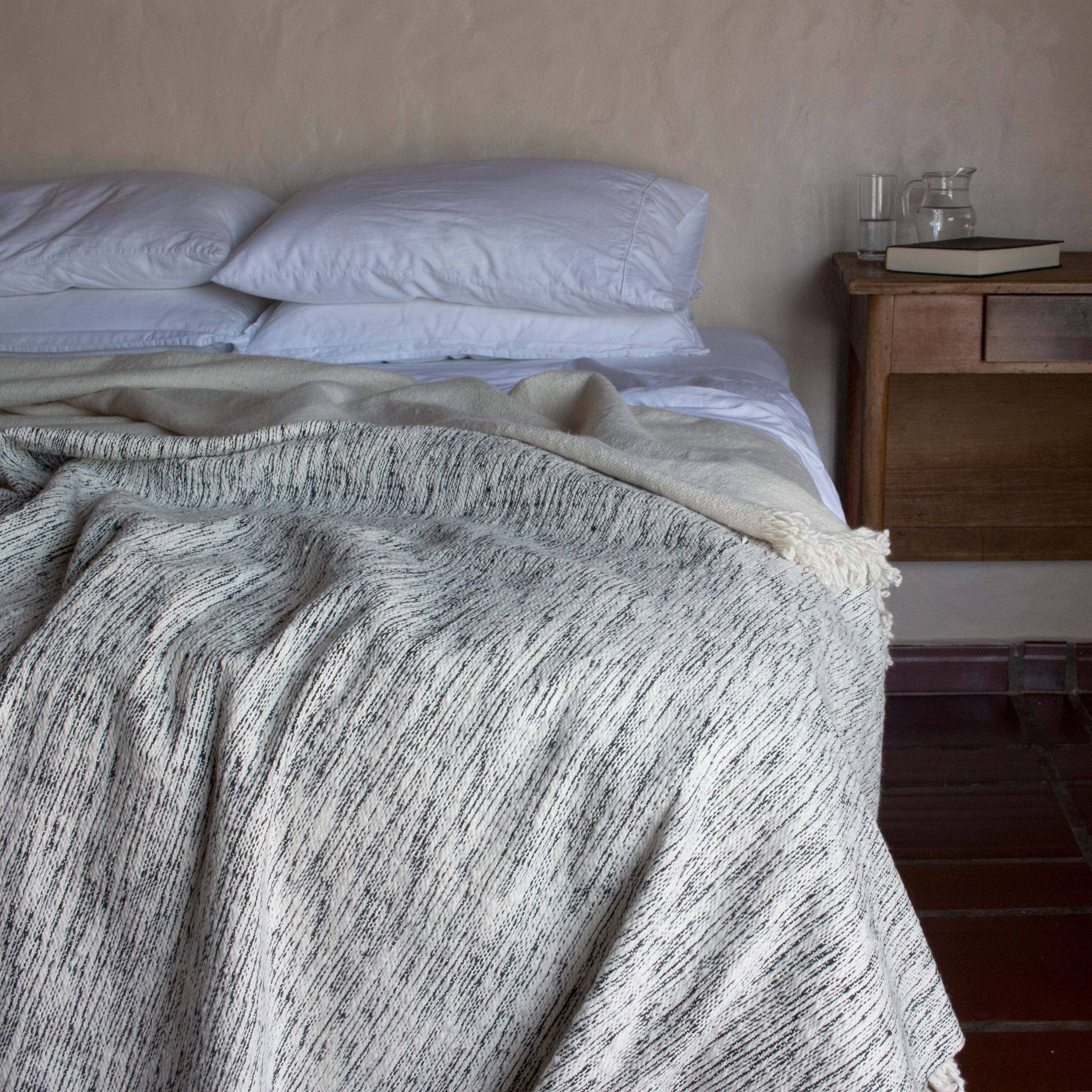 Matizado Handloomed Cotton Blanket — Ink