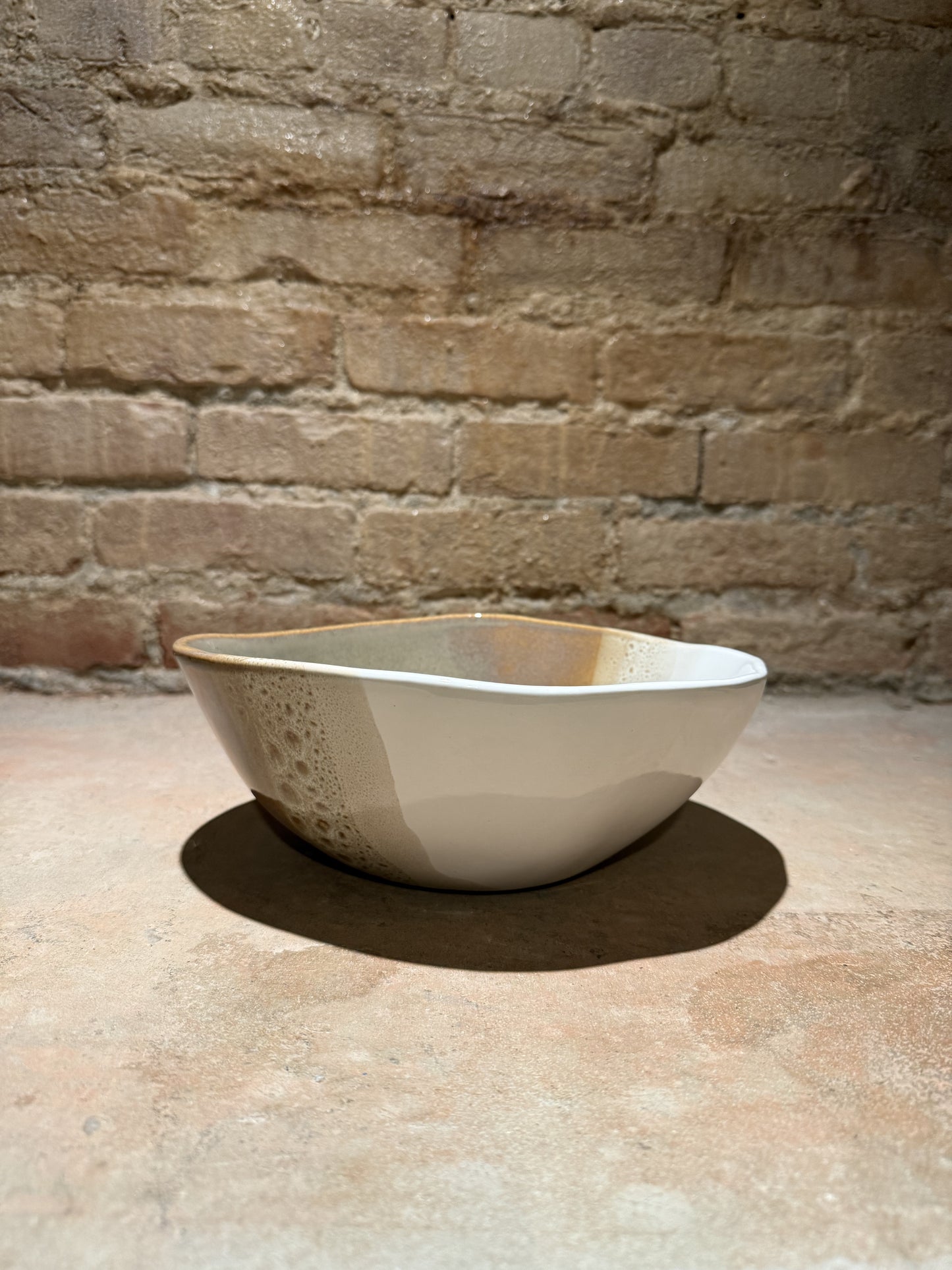 AM 9" Serving Bowl -Umber & Gloss White