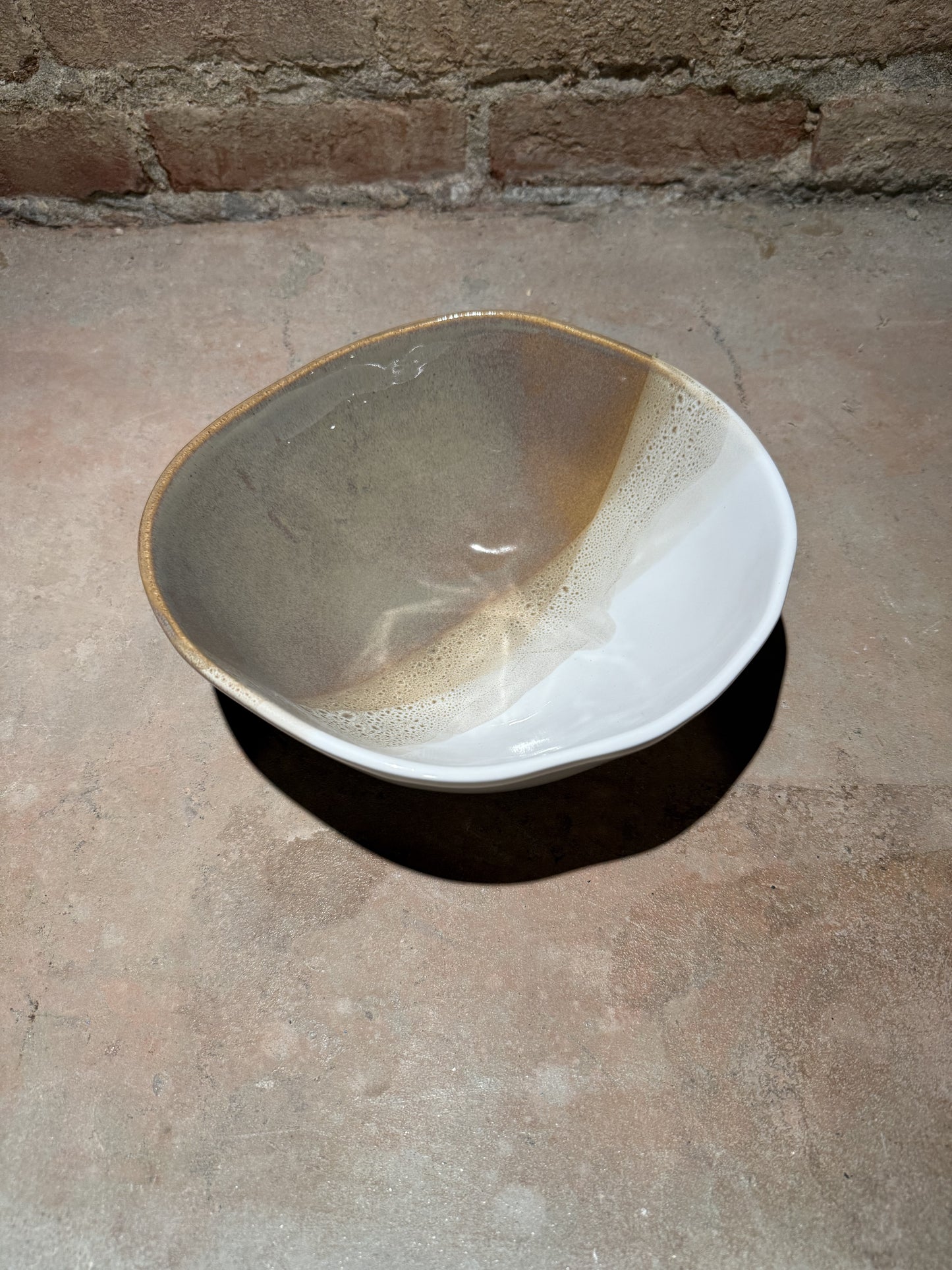 AM 9" Serving Bowl -Umber & Gloss White