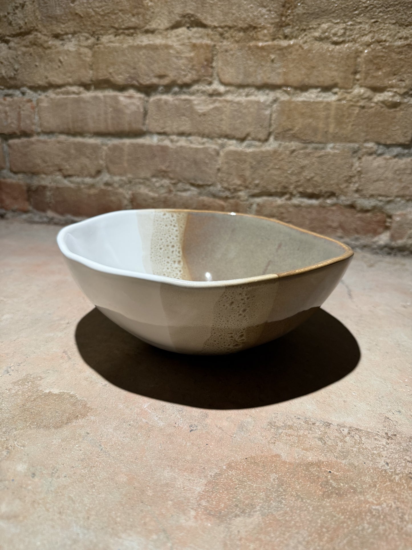 AM 9" Serving Bowl -Umber & Gloss White