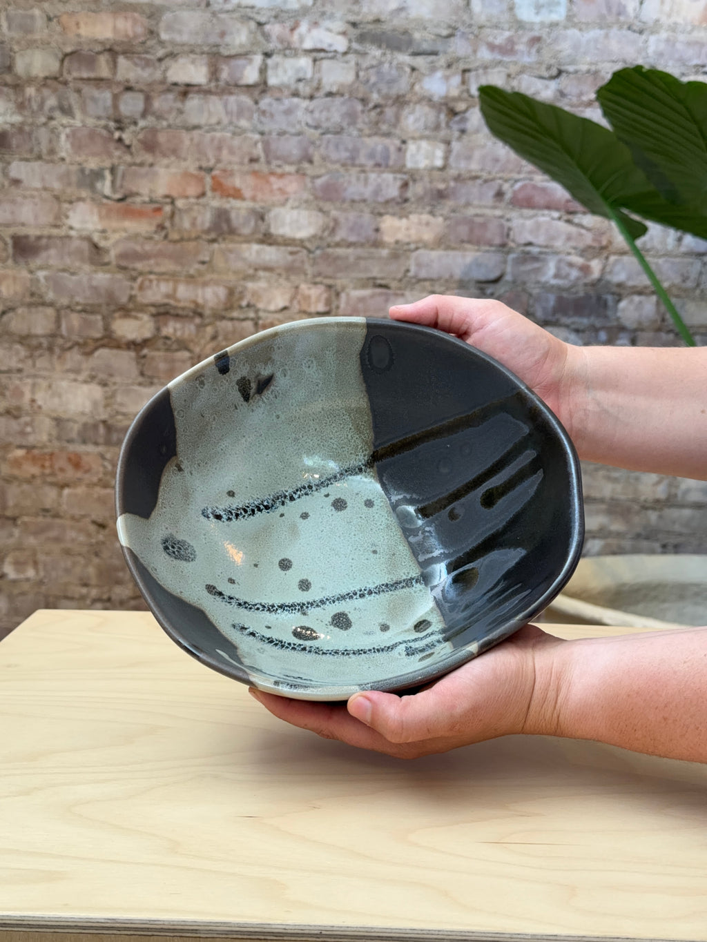 Am 9" Round Bowl in Marble Charcoal