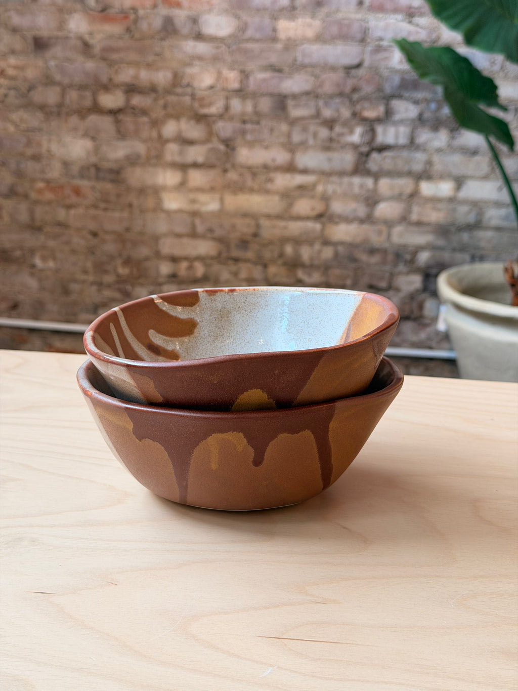 AM 7" Round Bowl in Marble Ochre