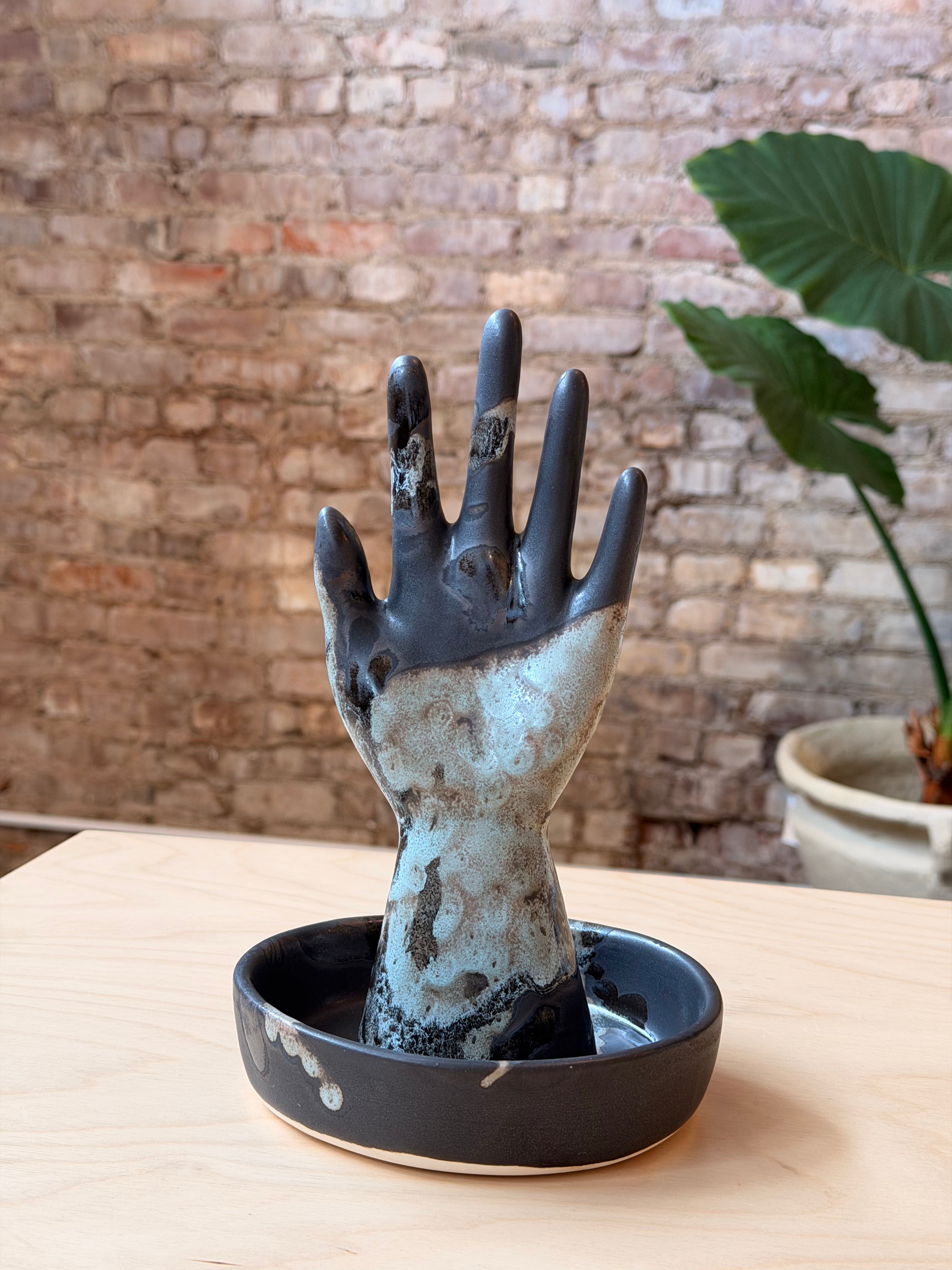 AM Hand in Bowl in Marble Charcoal