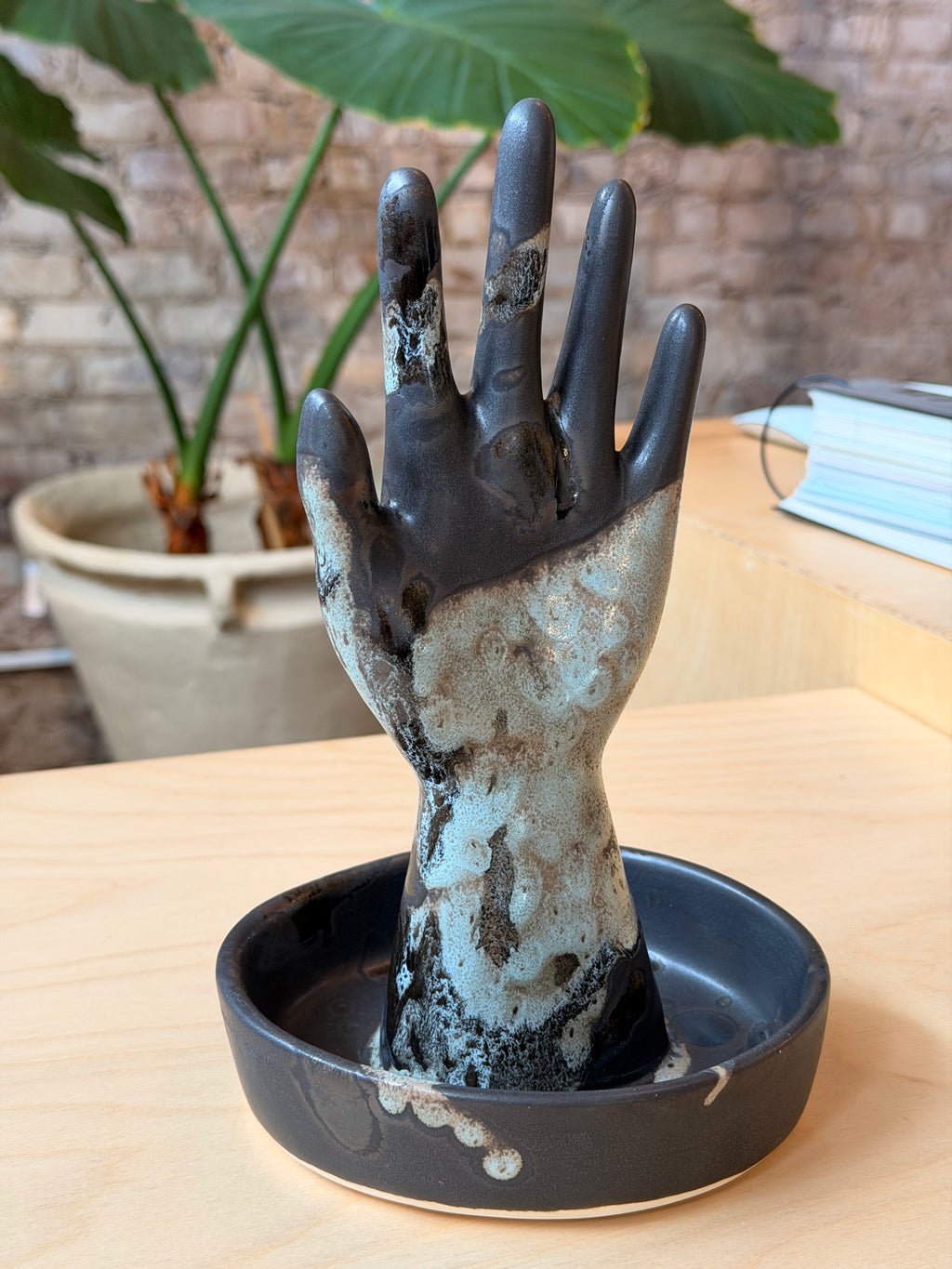 AM Hand in Bowl in Marble Charcoal