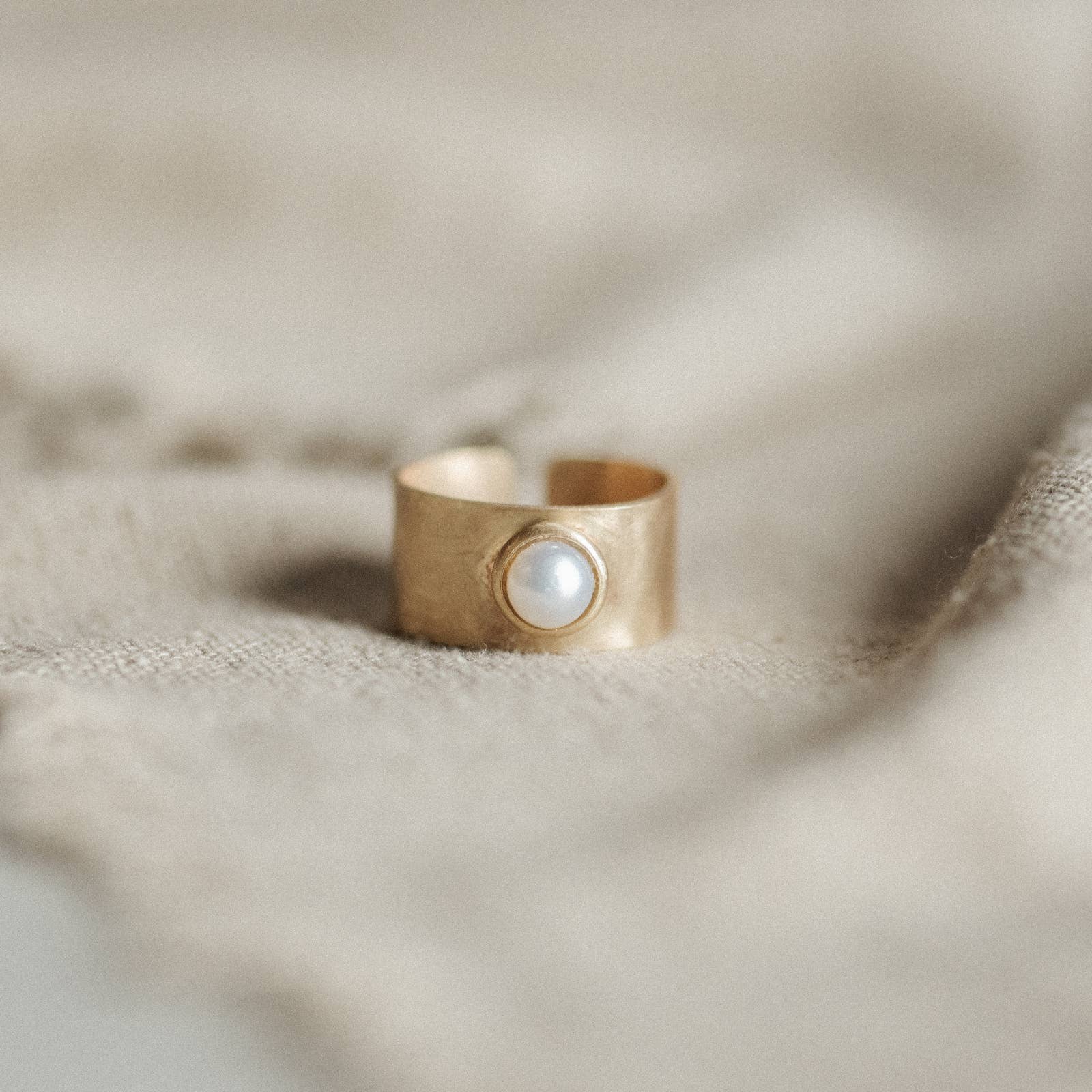 Nile Ring // 6mm // Pearl